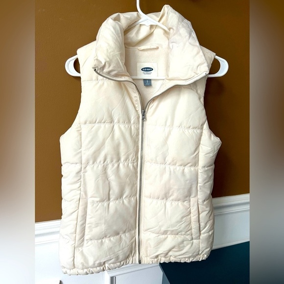 OLD NAVY Women’s Ivory Puffer Vest Size Small Camping Hiking Winter Warm - Picture 1 of 4